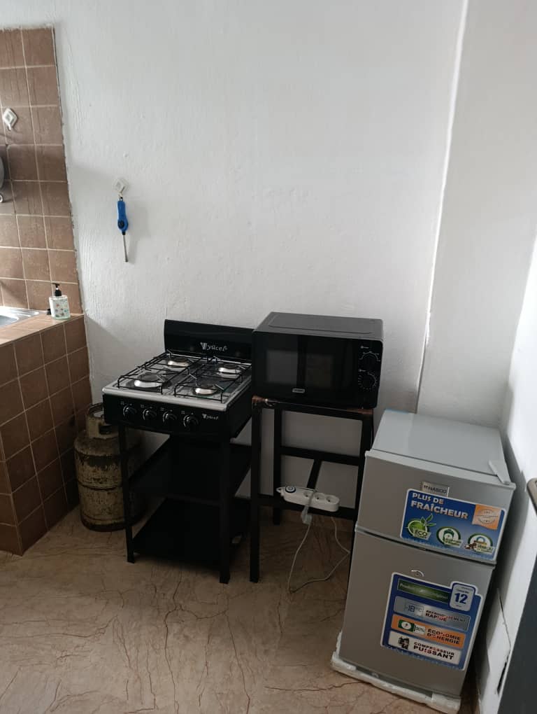 Cuisine entièrement équipée résidence meublée Angré Château