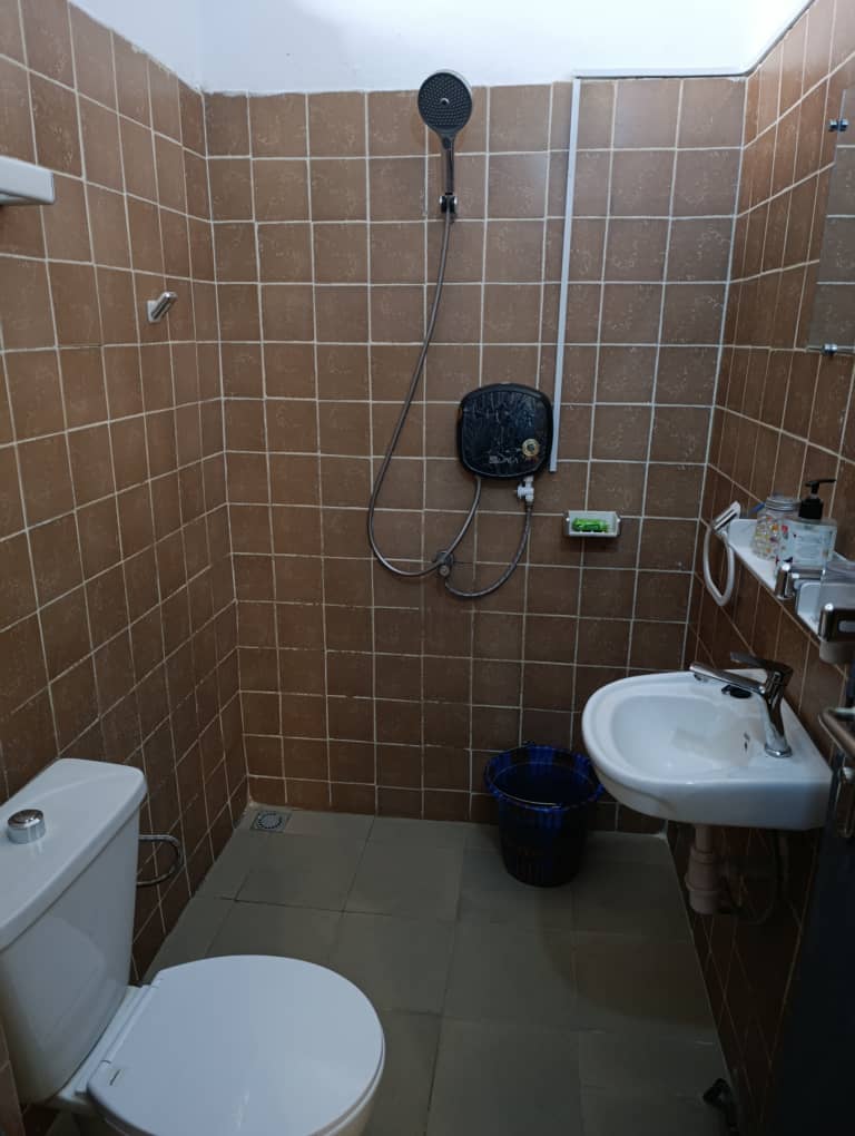 Toilette du studio meublé angré chateau, Cocody